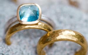 16_beisteckringtopasmitfeingoldgehaemmert