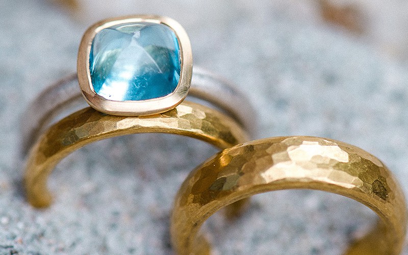 16_beisteckringtopasmitfeingoldgehaemmert