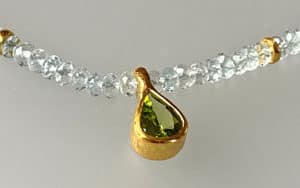 17_zarteaquamarinkettemitperidot